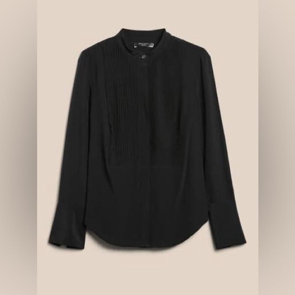 Banana Republic 100% Silk Tuxedo Button Down
Blouse Size L